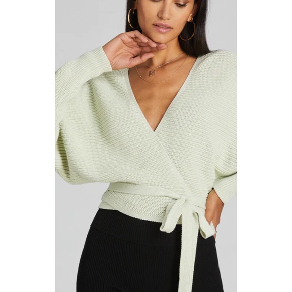 SALE ON SALE 525 STUNNING SWEATER WRAP/NO OFFERS - Picture 7 of 8